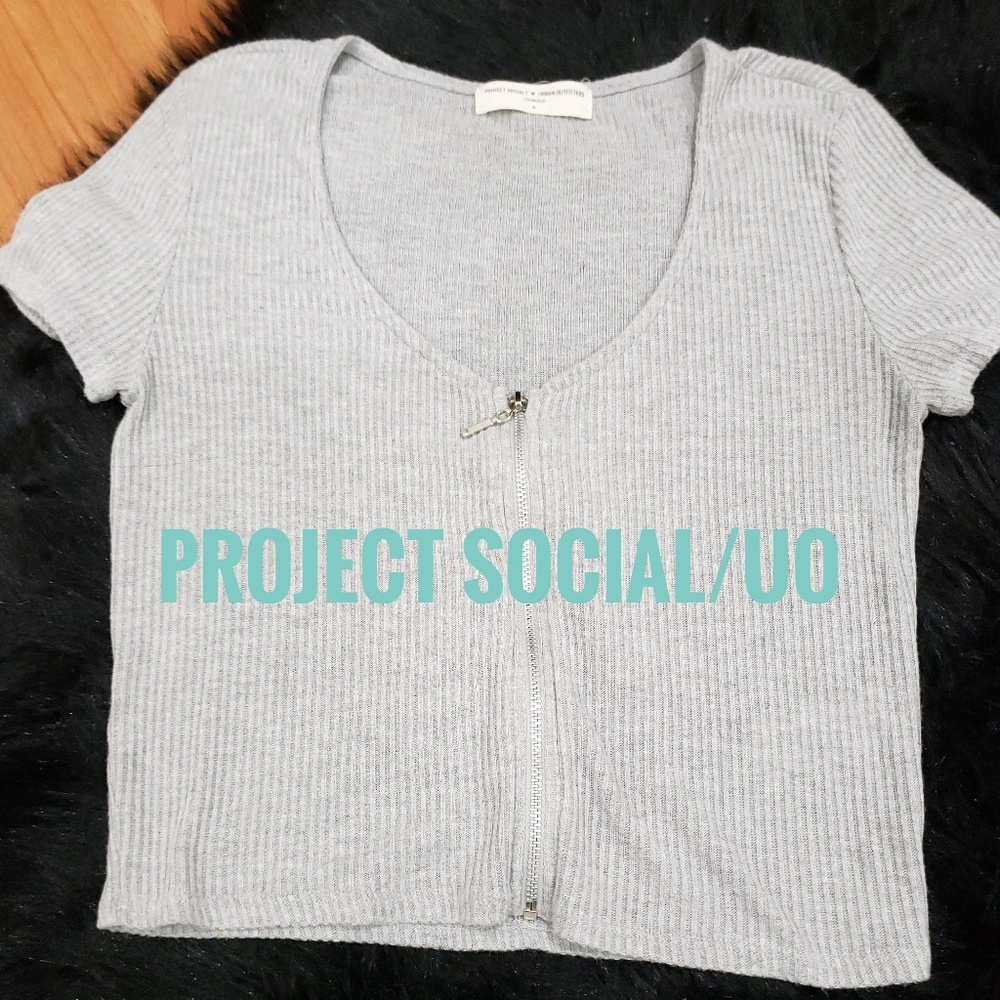 Project Social/ UO short sleeve crop top M